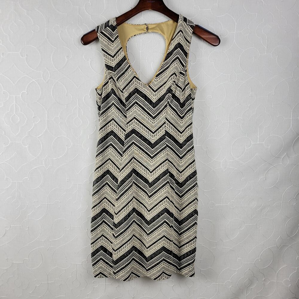 Chelsea‎ & Violet Womens Dress Sz M Gray Chevron Pattern Sleeveless Back Keyhole